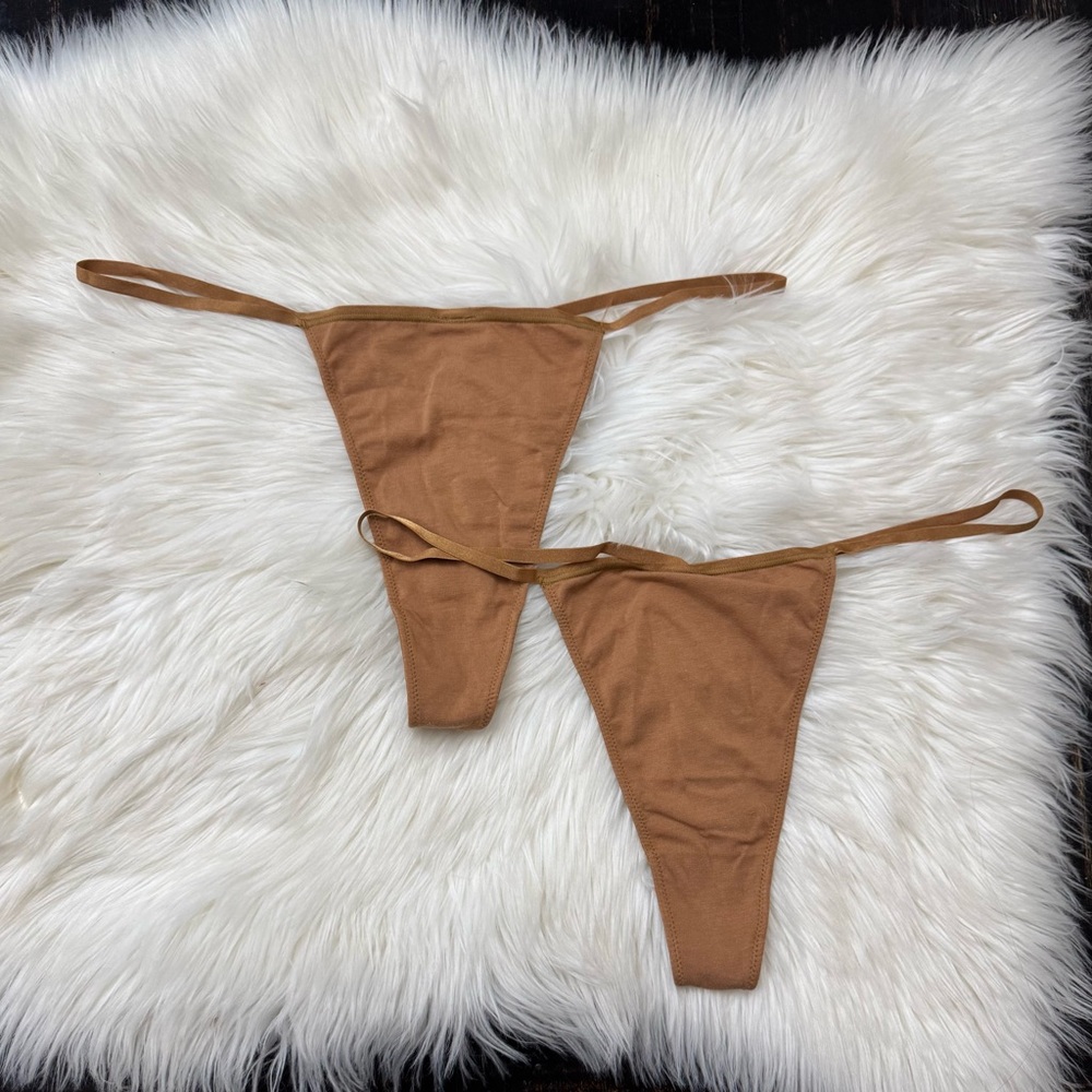 Skims Fits everybody t string set in color camel
New with tags